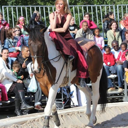 Le Cheval Rouge cirque équestre 10