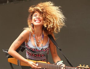Flavia Coelho