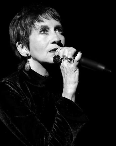Caroline Loeb