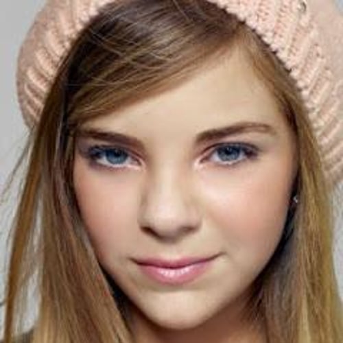 Caroline Costa 4