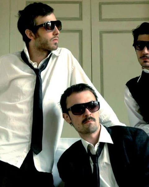 Le Grandiloquent moustache poésie club
