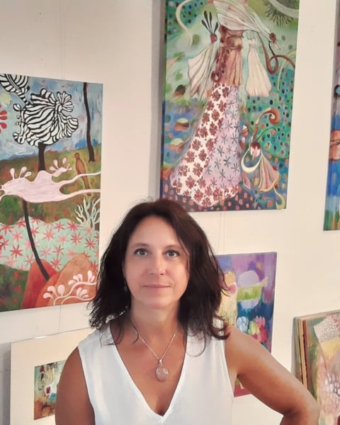 L'artiste peintre dans sa galerie en Ariège, à Saint-Lizier, près de Saint-Girons