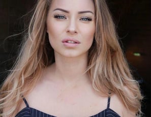 Mounya De La Villardière
