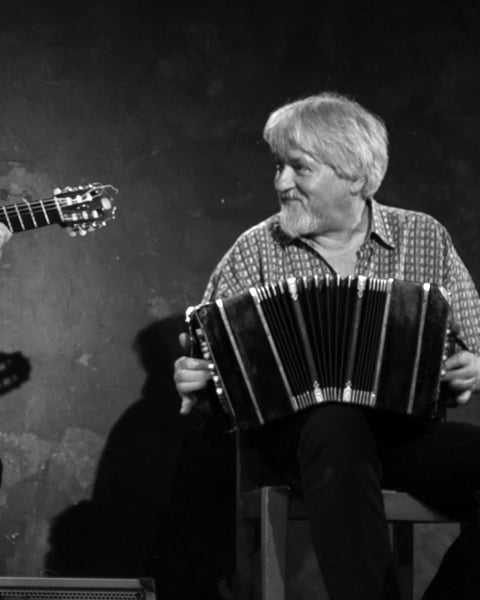 RUDI FLORES